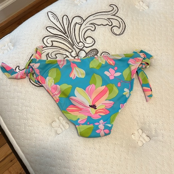 Victoria’s Secret bikini bundle - Picture 4 of 5